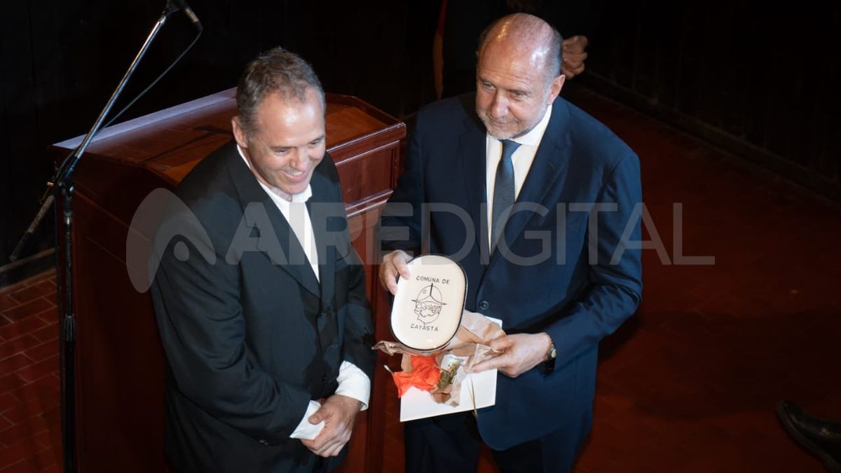 El gobernador de la provincia de Santa Fe Omar Perotti junto al presidente comunal de Cayastá Edgardo Berli. El gobernador de la provincia de Santa Fe Omar Perotti junto al presidente comunal de Cayastá Edgardo Berli.