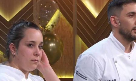 Dana se dio media vuelta y desapareció del estudio junto a su esposo. Dana se dio media vuelta y desapareció del estudio junto a su esposo.