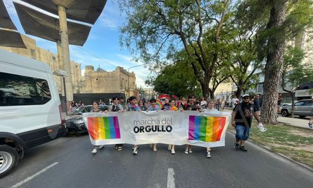 Marcha del Orgullo en la ciudad de Santa Fe contra el odio, la violencia y los recortes en derechos. Marcha del Orgullo en la ciudad de Santa Fe contra el odio, la violencia y los recortes en derechos.
