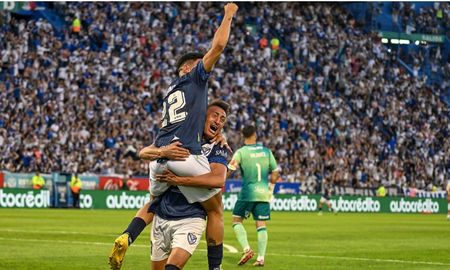 Vélez es el nuevo campeón del fútbol argentino. Vélez es el nuevo campeón del fútbol argentino.