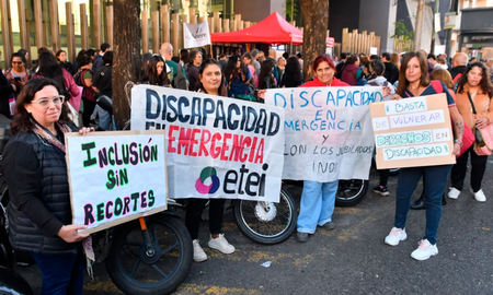 El Gobierno de Javier Milei anunció que analiza aplicar un aumento en las prestaciones a personas con discapacidad. El Gobierno de Javier Milei anunció que analiza aplicar un aumento en las prestaciones a personas con discapacidad.