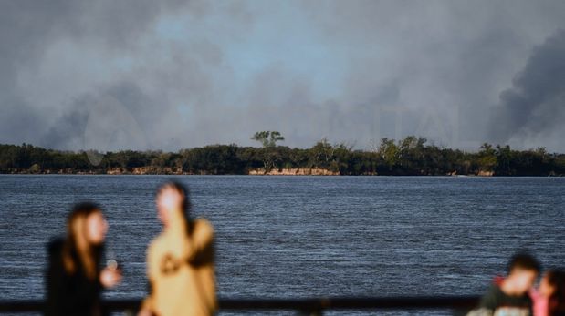 El humo de las quemas llega a los hogares de localidades santafesinas y afecta la salud de miles de personas.