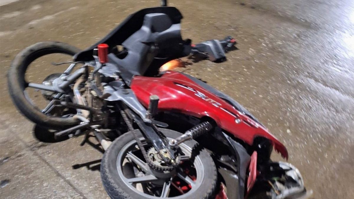 El hecho ocurrió alrededor de las 02:50 horas en la intersección de la Avenida Belgrano y calle Florida, cuando un automóvil colisionó violentamente contra una motocicleta. El hecho ocurrió alrededor de las 02:50 horas en la intersección de la Avenida Belgrano y calle Florida, cuando un automóvil colisionó violentamente contra una motocicleta.
