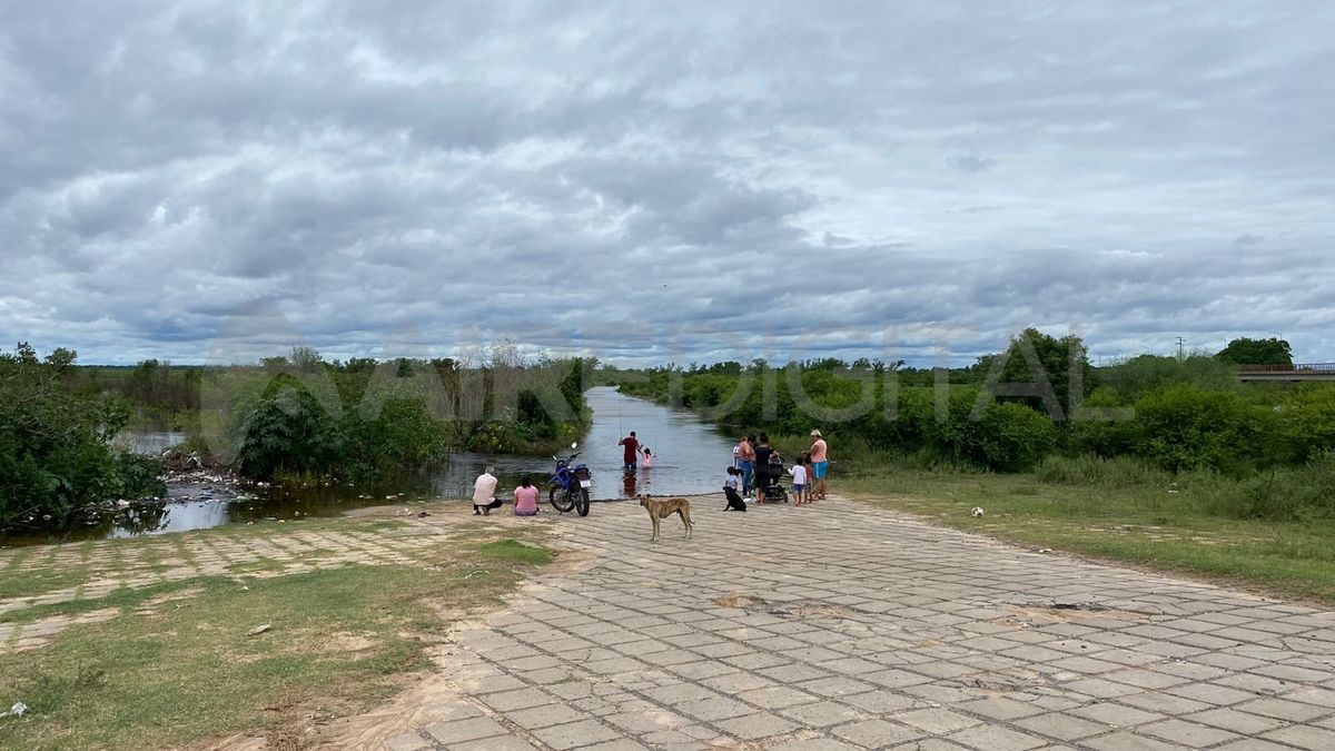 Acceso principal a paraje La Boca inundado. Acceso principal a paraje La Boca inundado.