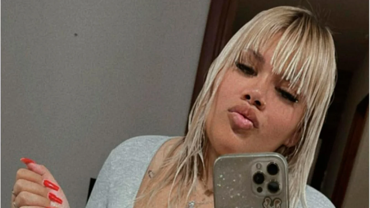 More Rial se animó al hilo dental y fue furor en las redes.