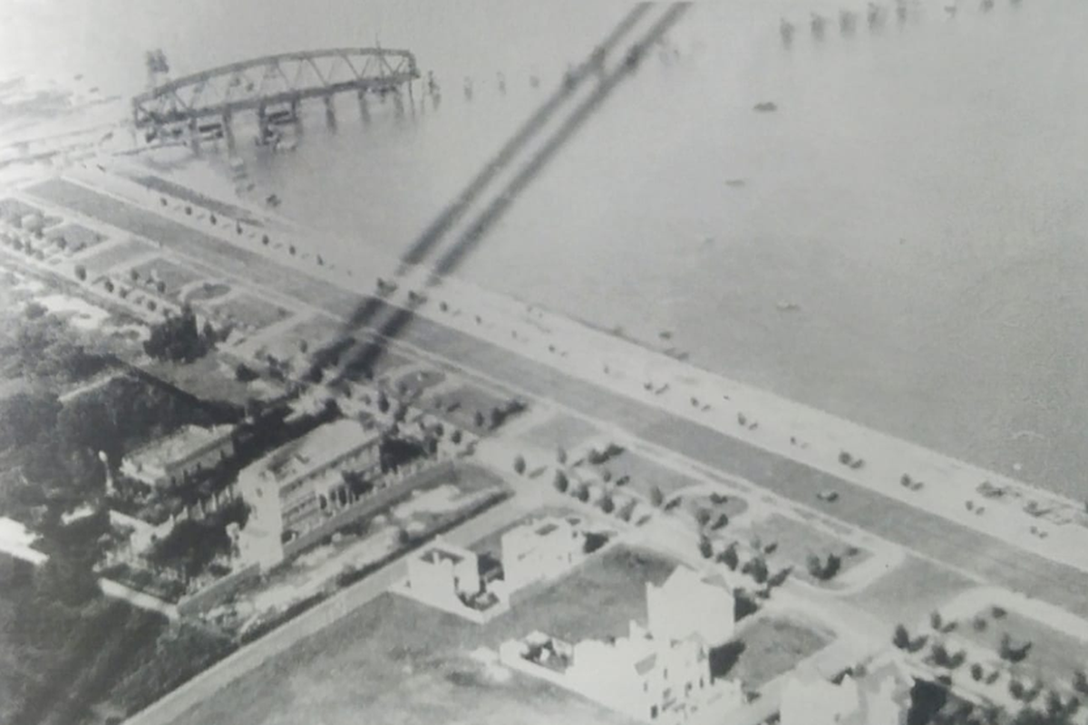 Entre 1927 - 1936 se realizó la construcción del puente ferroviario que estuvo activo solo 4 años, hasta 1940. (Gentileza del libro