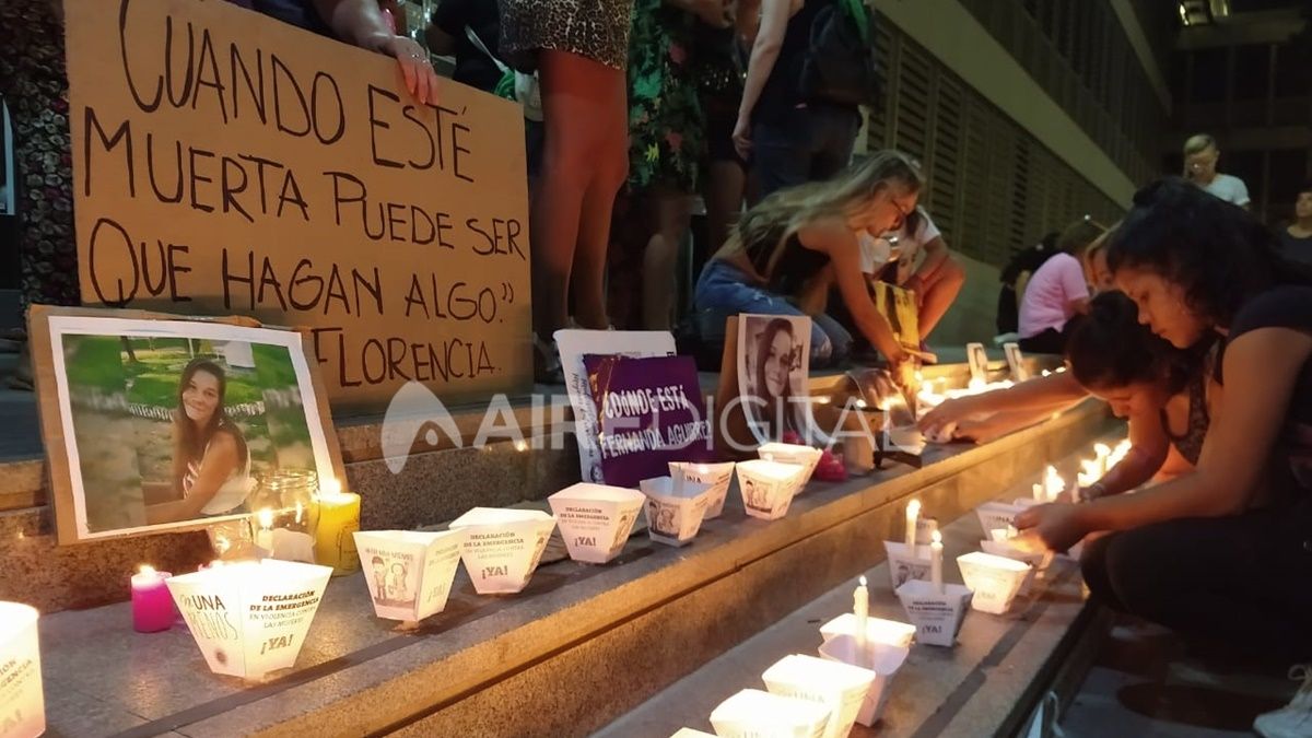 Con velas y fotos la sociedad paranaense exige justicia por Fátima Acevedo