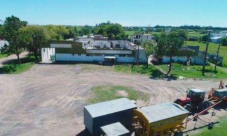 El predio de la fábrica de baterías Nesaglo en Ceres es un foco de contaminación ambiental que está a metros de la Ruta Nacional 34. El predio de la fábrica de baterías Nesaglo en Ceres es un foco de contaminación ambiental que está a metros de la Ruta Nacional 34.