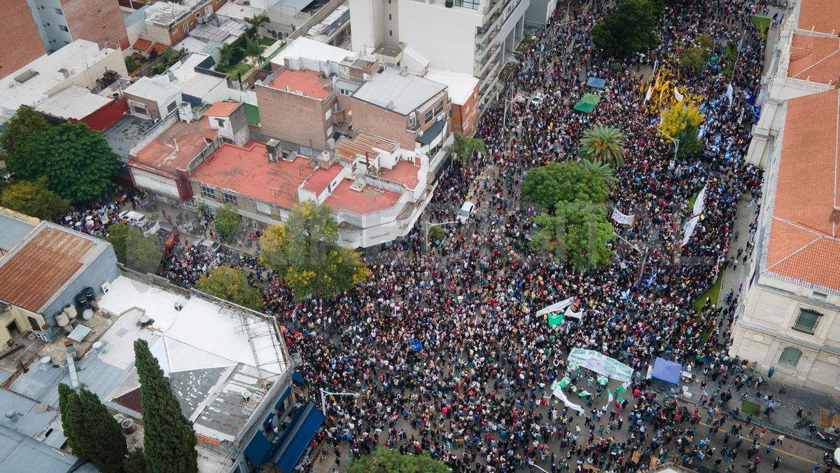 Así fue la última marcha Universitaria de Estudiantes y trabajadores el pasado 23 de abril. Así fue la última marcha Universitaria de Estudiantes y trabajadores el pasado 23 de abril.