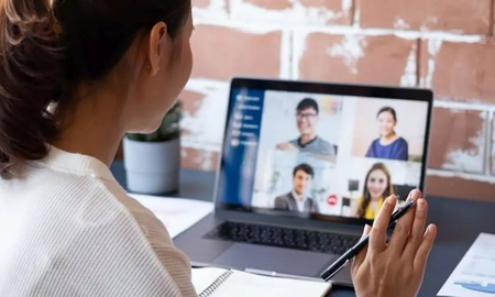 Milei modifica el teletrabajo: límites a las tareas de cuidado y vuelta a la presencialidad por acuerdo mutuo Milei modifica el teletrabajo: límites a las tareas de cuidado y vuelta a la presencialidad por acuerdo mutuo