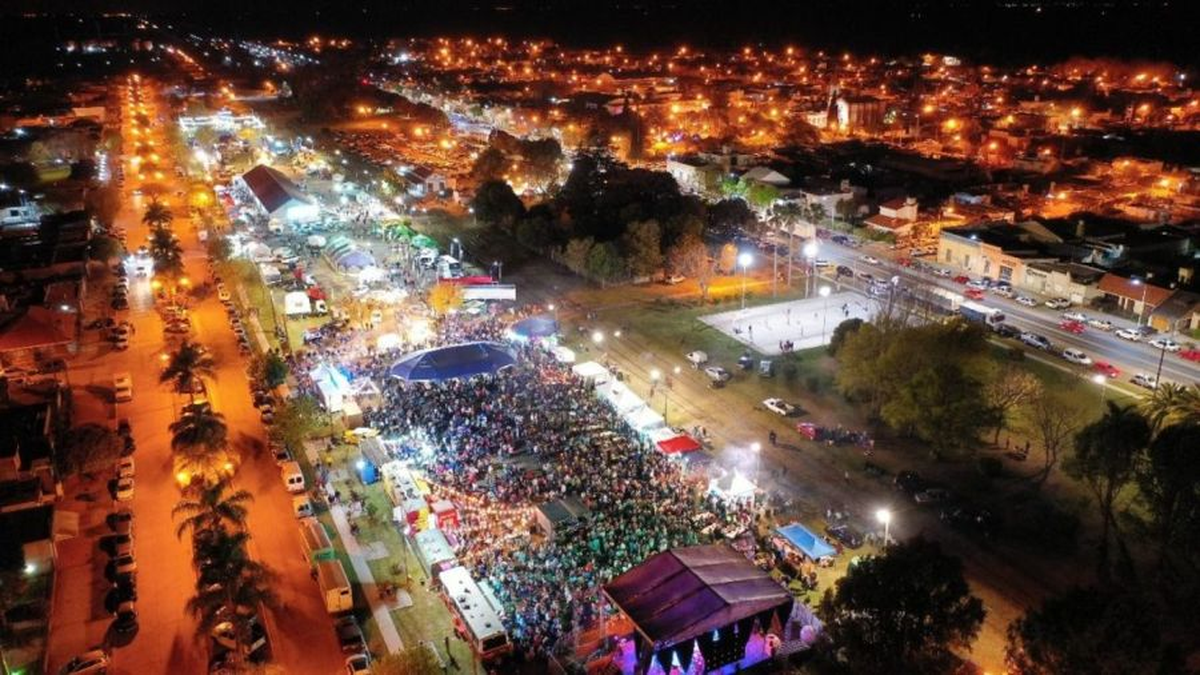 Una de las noches de fiesta de Pujato. Una de las noches de fiesta de Pujato.