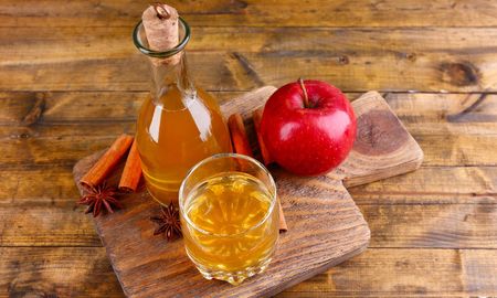 Vinagre de manzana para mejorar el cabello y la piel. Vinagre de manzana para mejorar el cabello y la piel.
