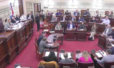 El Poder Ejecutivo envió a la Legislatura 42 nombres de posibles nuevos jueces, pero la oposición plantea que es necesario analizar caso por caso y ser más eficientes en el uso de los recursos del Estado. El Poder Ejecutivo envió a la Legislatura 42 nombres de posibles nuevos jueces, pero la oposición plantea que es necesario analizar caso por caso y ser más eficientes en el uso de los recursos del Estado.