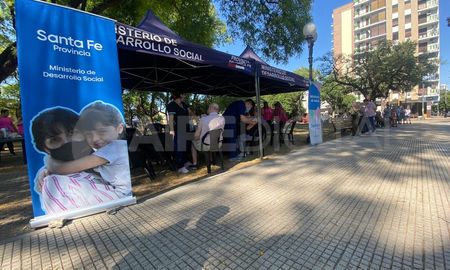 Vacunan contra covid, hepatitis B, tétanos y difteria en la Plaza Pueyrredón Vacunan contra covid, hepatitis B, tétanos y difteria en la Plaza Pueyrredón