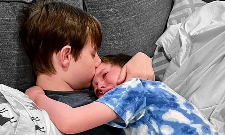Ian tiene 15 años, sabe que morirá de cáncer y contuvo a su hermanito con un abrazo que conmovió al mundo Ian tiene 15 años, sabe que morirá de cáncer y contuvo a su hermanito con un abrazo que conmovió al mundo