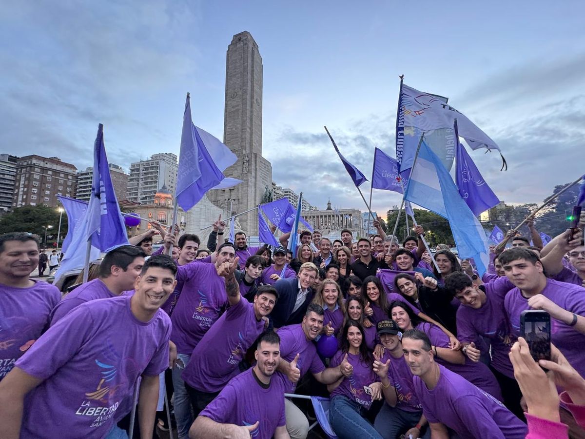 En Rosario, La Libertad Avanza hizo su acto de cierre de cara a las elecciones del domingo 13 de abril.