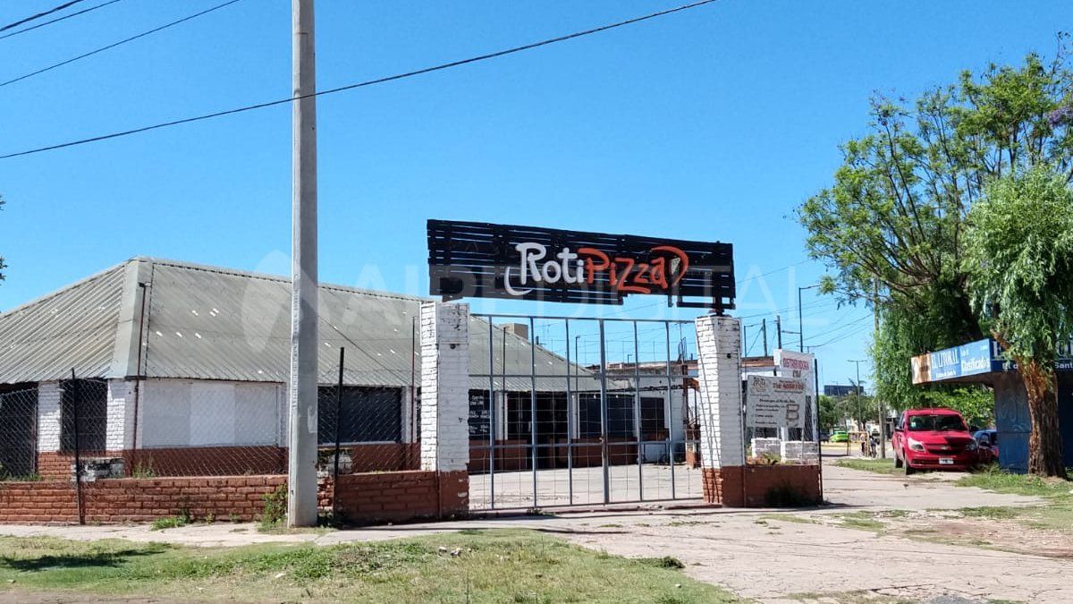 Robaron en el local de comidas Roti Pizza ubicado en Blas Parera y Don Guanella.