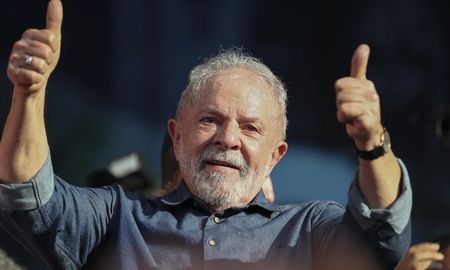 Lula da SIlva vencería en primera vuelta con 54% a 30% de los votos al mandatario Jair Bolsonaro en los comicios del 2 de octubre, según una encuesta. Lula da SIlva vencería en primera vuelta con 54% a 30% de los votos al mandatario Jair Bolsonaro en los comicios del 2 de octubre, según una encuesta.