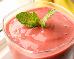 Cómo hacer licuado de banana y frutilla: la receta fácil, rica y económica