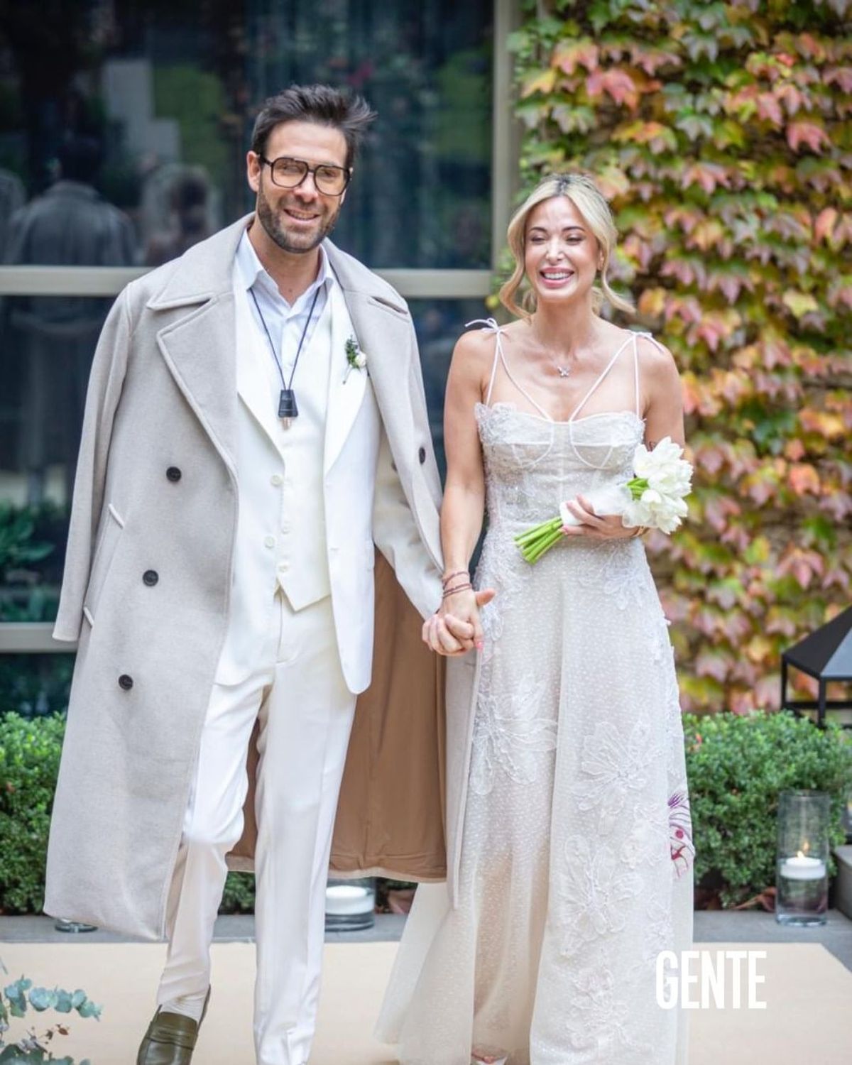 El esposo de Jesica Cirio optó por vestirse de blanco. El esposo de Jesica Cirio optó por vestirse de blanco.