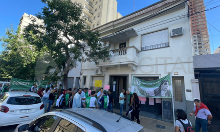 Fuentes sindicales indicaron que la cifra de cesanteados en la provincia de Santa Fe ya superó los 120 y estiman que hoy ronda en 200. Fuentes sindicales indicaron que la cifra de cesanteados en la provincia de Santa Fe ya superó los 120 y estiman que hoy ronda en 200.