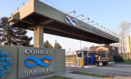 Desde el Conicet Santa Fe advierten la grave caída de inversión en ciencia, que pasó de un 0,3% del PBI en 2023 a estimarse que no llegará al 0,15% en 2025. Desde el Conicet Santa Fe advierten la grave caída de inversión en ciencia, que pasó de un 0,3% del PBI en 2023 a estimarse que no llegará al 0,15% en 2025.