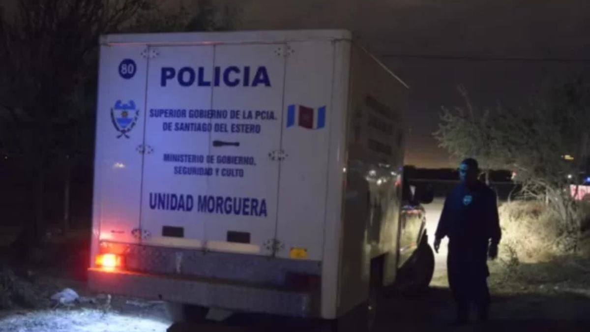 La policía llegó al lugar y constató la tragedia. La policía llegó al lugar y constató la tragedia.