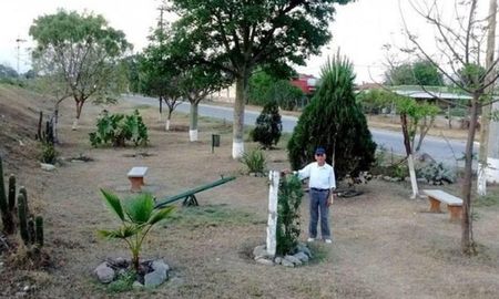 Un salteño de 83 años convirtió un basural en una plaza para los niños