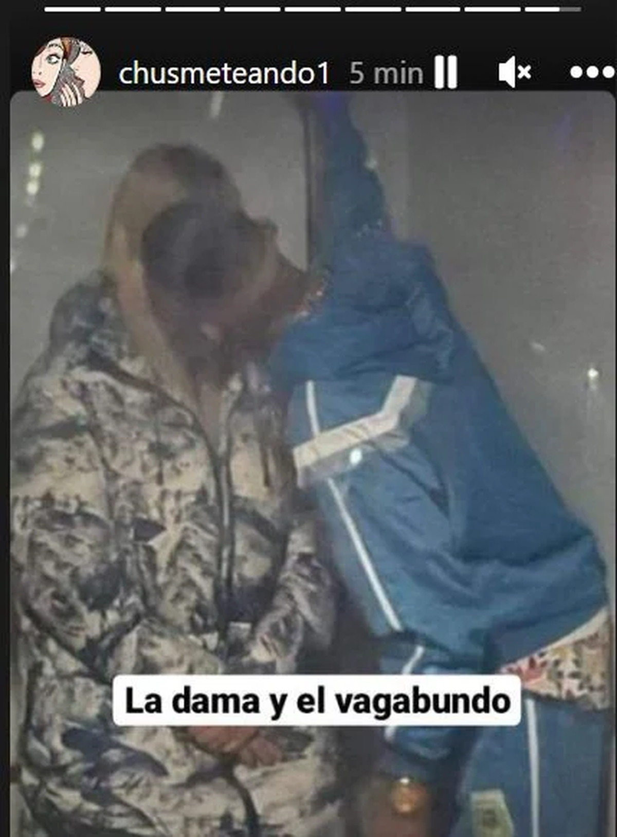 La foto que revela el romance entre Wanda Nara y L-Gante. (Captura de @chusmeteando)
