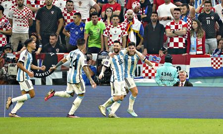 La Selección Argentina juega ante Croacia por las semifinales del Mundial Qatar 2022. La Selección Argentina juega ante Croacia por las semifinales del Mundial Qatar 2022.