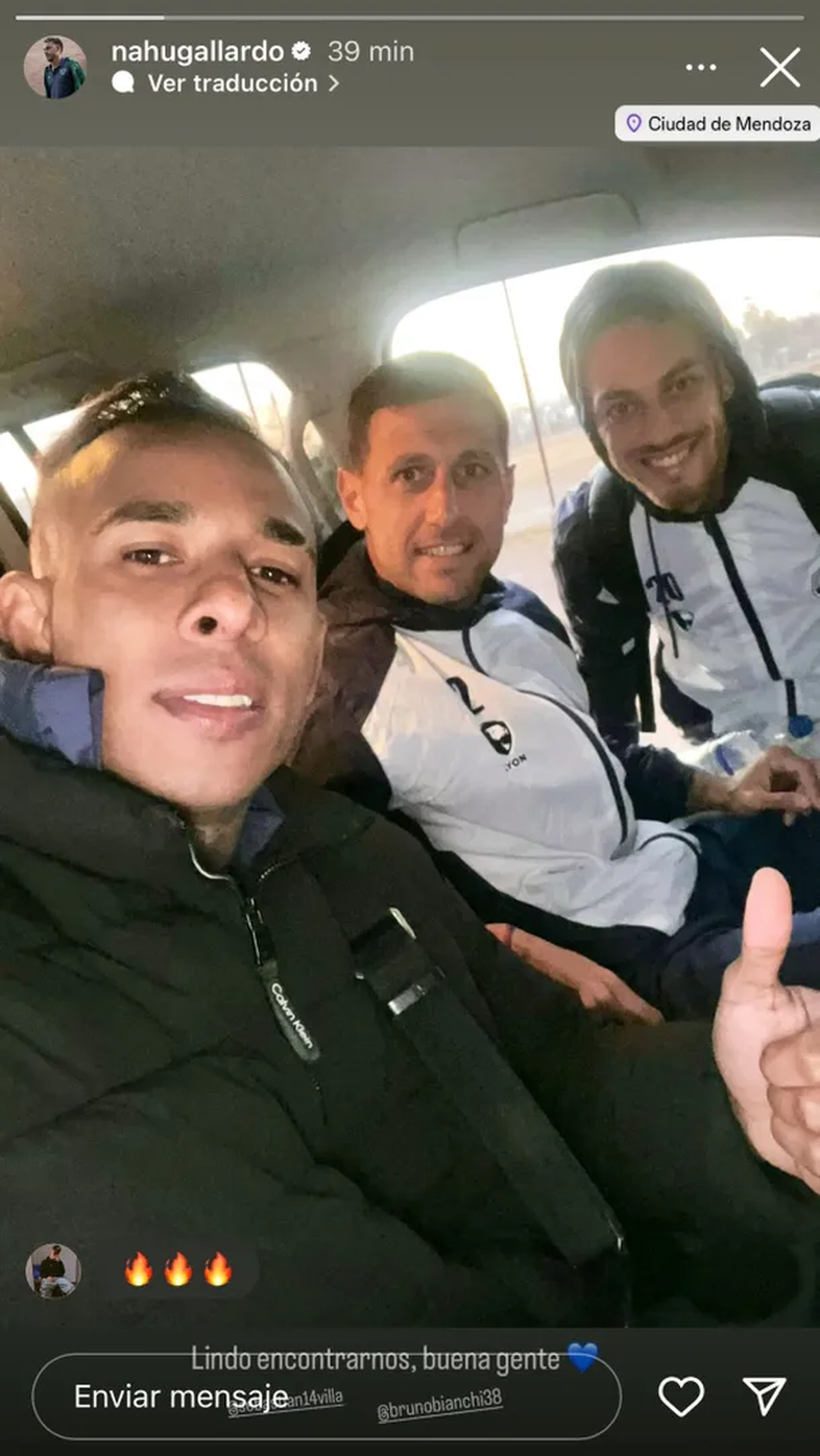 La foto de dos ex Colón con Sebastián Villa que armó revuelo en las redes sociales. La foto de dos ex Colón con Sebastián Villa que armó revuelo en las redes sociales.