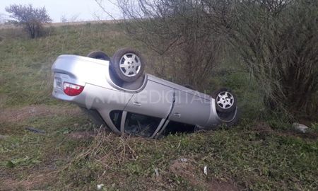 vuelco en circunvalacion oeste: una mujer perdio el control de su vehiculo y despisto vuelco en circunvalacion oeste: una mujer perdio el control de su vehiculo y despisto