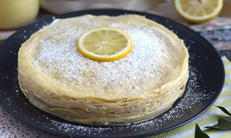 La receta secilla para preprarar una tarta de crepes con crema de limón. La receta secilla para preprarar una tarta de crepes con crema de limón.