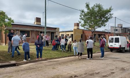 10 trabajadores recibirán las llaves de su hogares en el Barrio de ATE en Santo Tomé. 10 trabajadores recibirán las llaves de su hogares en el Barrio de ATE en Santo Tomé.