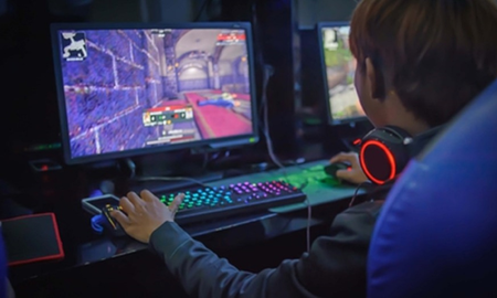 Detuvieron a dos pedófilos que usaban Fortnite: Te consigo un fusil si me mandás una foto desnudo Detuvieron a dos pedófilos que usaban Fortnite: Te consigo un fusil si me mandás una foto desnudo
