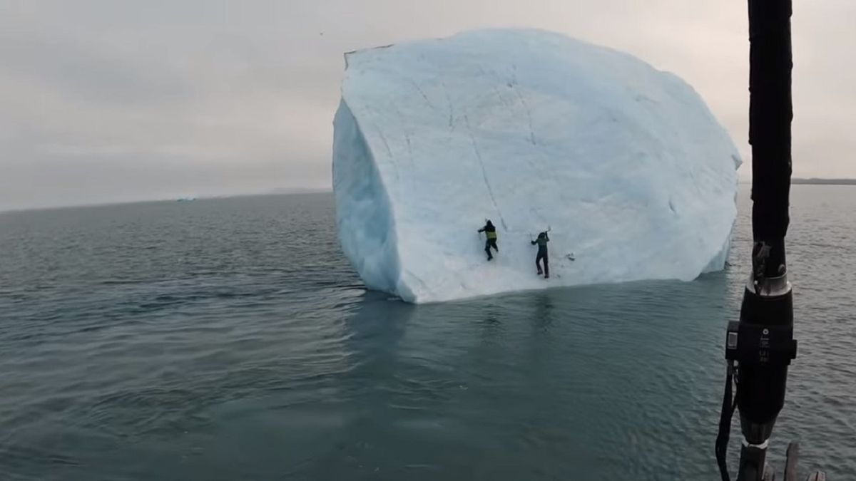 Video: así se desplomó un iceberg con dos hombres encima en el océano ...