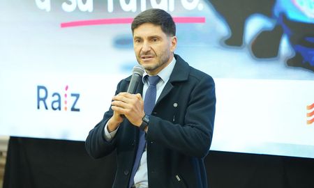 El gobernador de Santa Fe Maximiliano Pullaro presentó este lunes los resultados de la segunda Evaluación Santafesina de Lectura, realizada en octubre de 2025 a estudiantes de segundo grado de escuelas públicas y privadas de toda la provincia. El gobernador de Santa Fe Maximiliano Pullaro presentó este lunes los resultados de la segunda Evaluación Santafesina de Lectura, realizada en octubre de 2025 a estudiantes de segundo grado de escuelas públicas y privadas de toda la provincia.