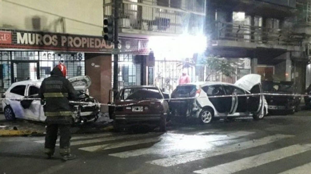 El siniestro se produjo entre dos vehículos que circulaban por la intersección de las avenidas Juan Bautista Alberdi y San Pedrito