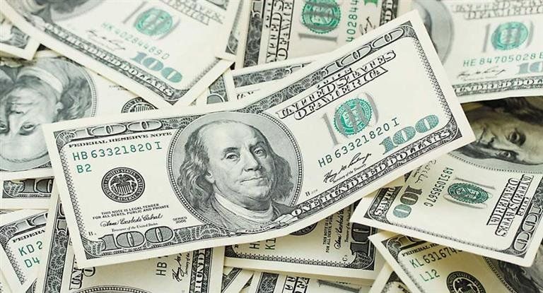 El dólar comenzó el año con una leve baja en $38,74