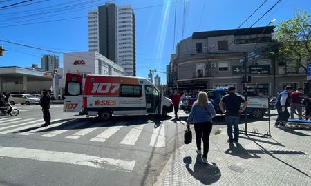 El 107 debió asistir a la mujer que fue asaltada en una de las esquinas más concurridas de la ciudad. El 107 debió asistir a la mujer que fue asaltada en una de las esquinas más concurridas de la ciudad.