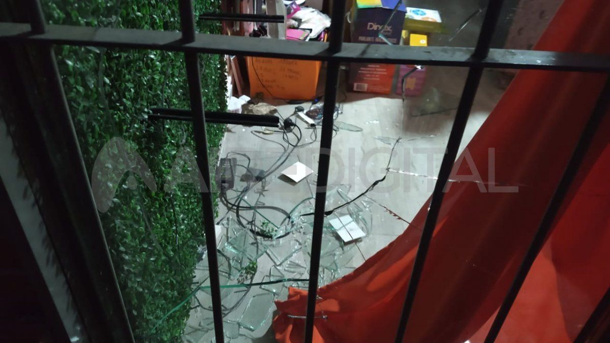 Es más costosa la reparación del vidrio que el valor de lo sustraído: sólo se llevaron una lámpara.