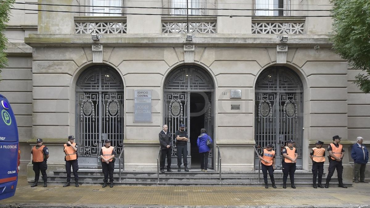 Se espera que al menos 400 personas se acerquen a los Tribunales de Dolores para acompañar a los padres de Fernando Báez Sosa.
