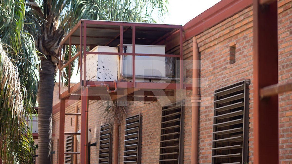 Desde el Alassia explicaron que las filtraciones en el cielo raso se deben a la condensación de agua de los equipos de refrigeración y no a filtraciones.