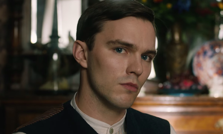 nicholas hoult se suma al elenco de mision imposible