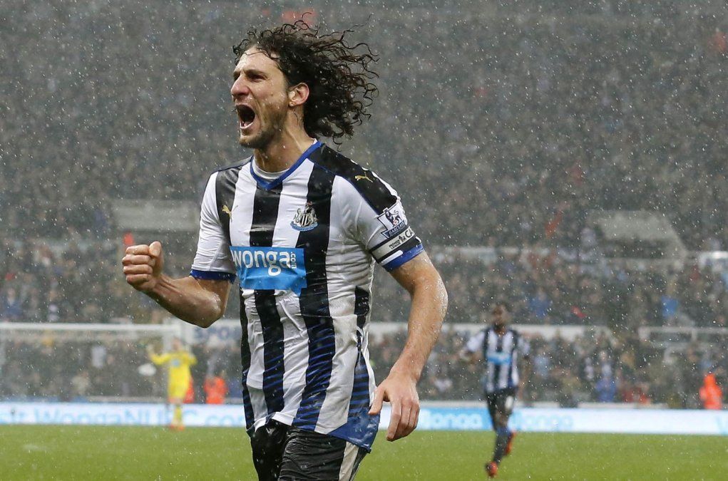 Fabricio Coloccini durante su etapa en el Newcastle de Inglaterra, club en el que jugó durante nueve años y es ídolo.