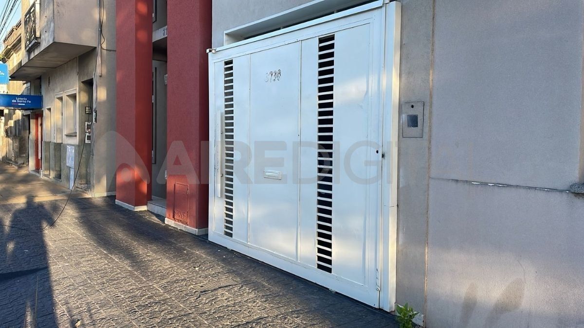 Una mujer fue aplastada por un portón en su casa del barrio Roma