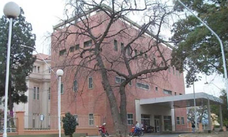 Luego de 10 años, comenzó el juicio contra el médico que le operó la mano equivocada a un nene de 3 años Luego de 10 años, comenzó el juicio contra el médico que le operó la mano equivocada a un nene de 3 años