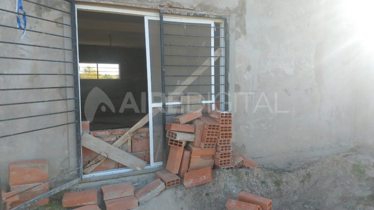Villa Añatí: un vecino está tapialando las ventanas porque le robaron siete veces&nbsp;