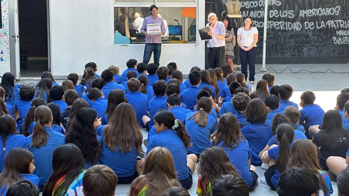 El Centro Educativo Jerárquicos se incorporó este martes a la campaña solidaria “Esta Navidad regalá una Nochebuena”. El Centro Educativo Jerárquicos se incorporó este martes a la campaña solidaria “Esta Navidad regalá una Nochebuena”.