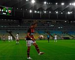 En plena pandemia de coronavirus y a metros de un hospital de campaña, Flamengo goleó a Bangú por el Campeonato Carioca, el pasado 18 de junio. En plena pandemia de coronavirus y a metros de un hospital de campaña, Flamengo goleó a Bangú por el Campeonato Carioca, el pasado 18 de junio.